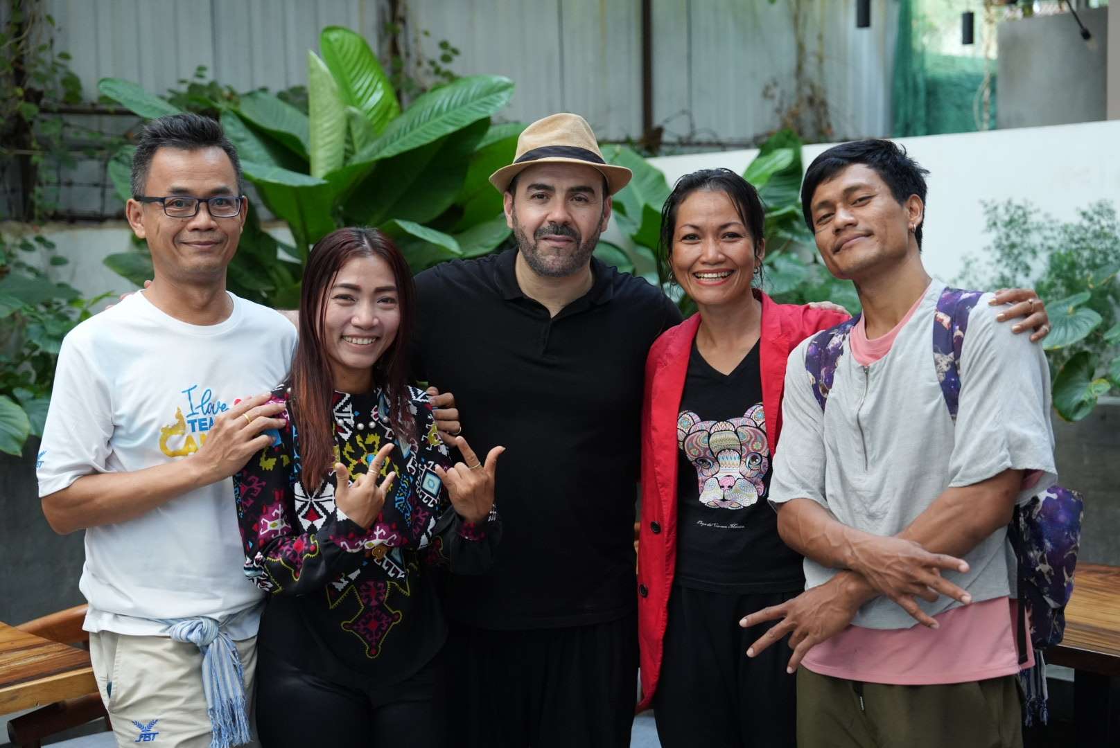 Fouad Boussouf et des chorégraphes au Cambodge